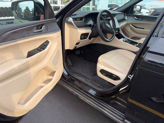 Certified 2024 Jeep Grand Cherokee L Limited w/ MOPAR Finishing Package AWD/4WD image 7