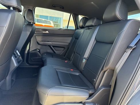 Certified 2022 Volkswagen Atlas Cross Sport SE image 25