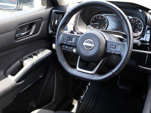 Used 2025 Nissan Pathfinder SV AWD/4WD image 25