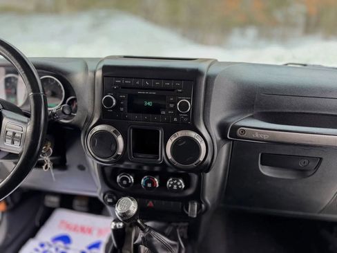 Used 2015 Jeep Wrangler Sport AWD/4WD image 17