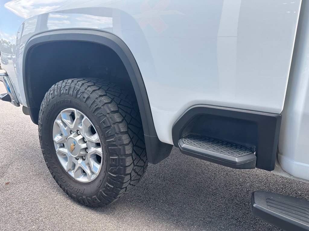 Used 2022 Chevrolet Silverado 2500 LTZ w/ LTZ Convenience Package AWD/4WD image 11