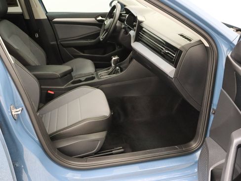 Used 2025 Volkswagen Jetta SE image 38