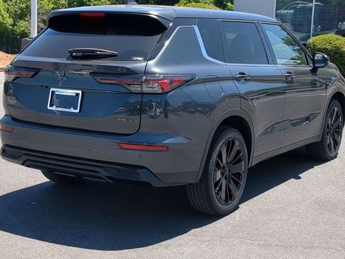 New 2026 Mitsubishi Outlander LE FWD image 3