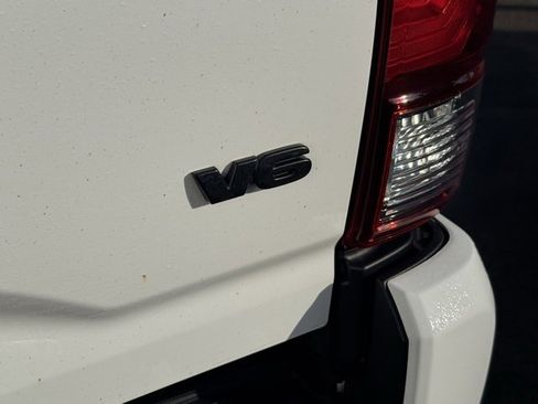 Used 2022 Toyota Tacoma SR5 w/ Trail Edition image 40