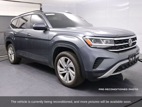 Used 2021 Volkswagen Atlas SE w/ Panoramic Sunroof Package FWD image 2