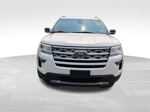 Used 2018 Ford Explorer XLT w/ Equipment Group 202A AWD/4WD image 2