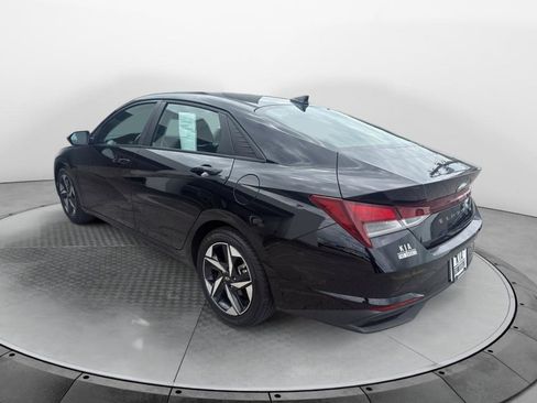 Used 2023 Hyundai Elantra SEL w/ Convenience Package FWD image 8