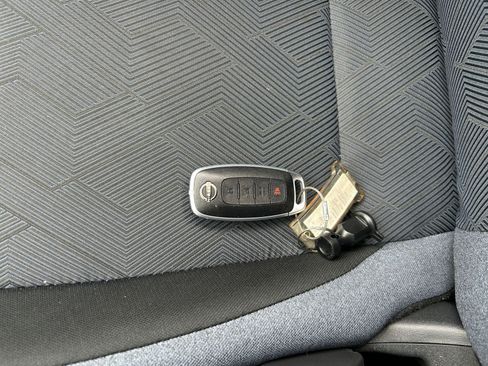 Used 2025 Nissan Versa SV image 18