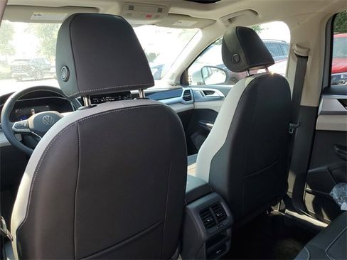 New 2025 Volkswagen Taos SE image 11