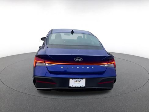 Used 2025 Hyundai Elantra SEL image 12