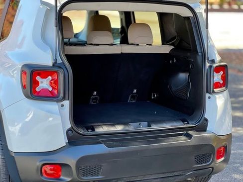 Used 2019 Jeep Renegade Latitude w/ UConnect 8.4 Nav Group image 45