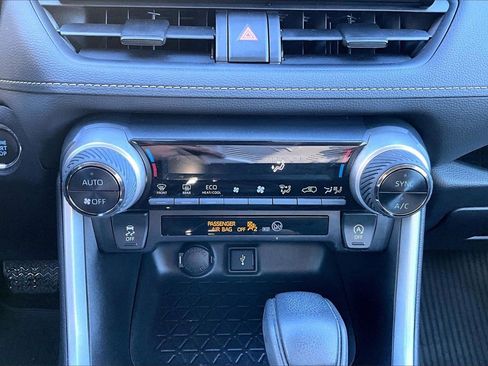 Used 2022 Toyota RAV4 XLE image 17