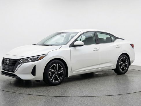 Used 2025 Nissan Sentra SV image 3