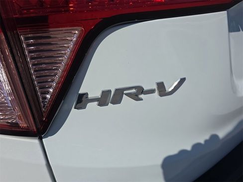 Used 2017 Honda HR-V LX image 5