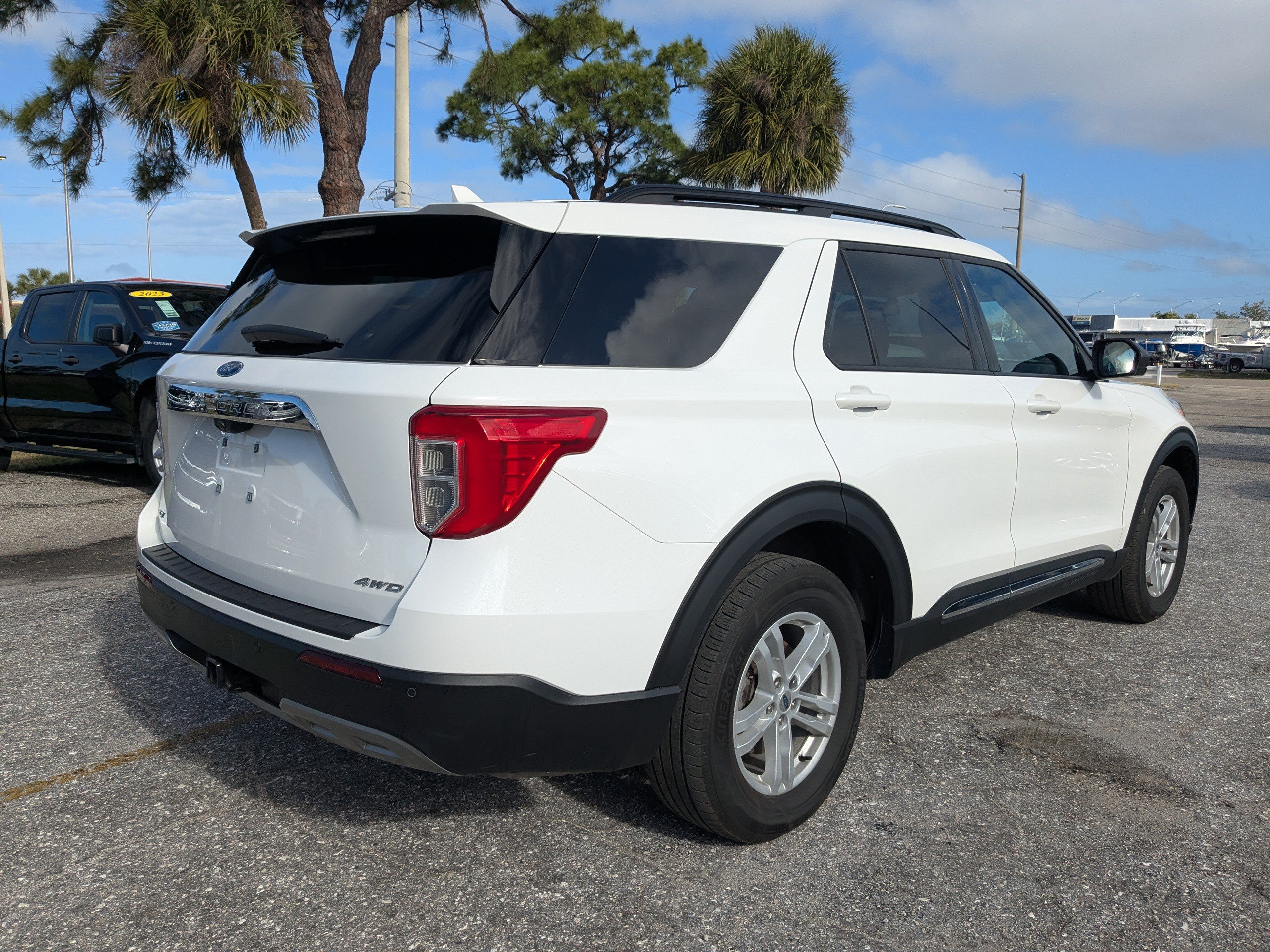 Used 2024 Ford Explorer XLT w/ Equipment Group 202A AWD/4WD image 4