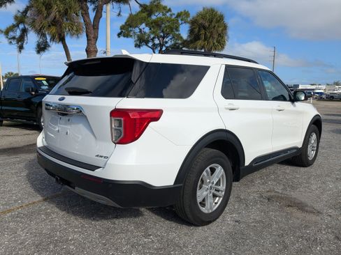 Used 2024 Ford Explorer XLT w/ Equipment Group 202A AWD/4WD image 4