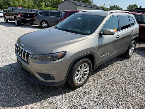 Used 2019 Jeep Cherokee Latitude w/ Popular Appearance Group FWD image 1
