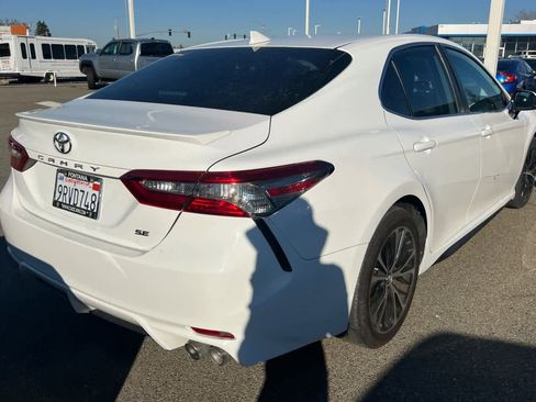 Used 2019 Toyota Camry SE w/ Carpet Mat Package image 2