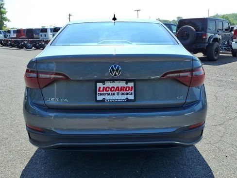Used 2024 Volkswagen Jetta SE FWD image 5