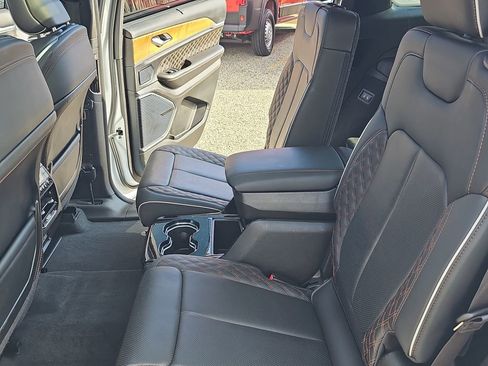 Certified 2023 Jeep Grand Cherokee L Summit AWD/4WD image 17
