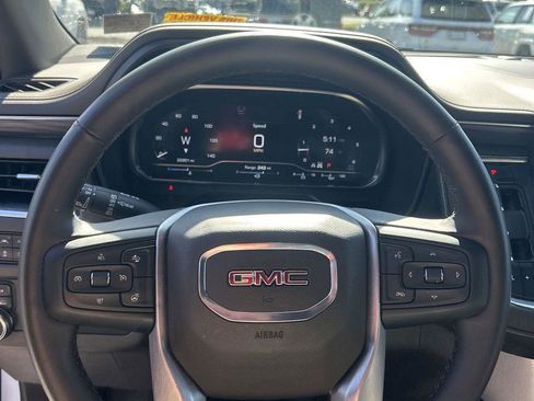 Used 2024 GMC Yukon SLT w/ SLT Luxury Package AWD/4WD image 9