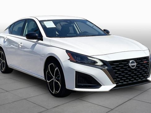 Used 2025 Nissan Altima 2.5 SR FWD image 3