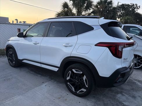 Certified 2025 Kia Seltos SX w/ SX Sunroof Package AWD/4WD image 7