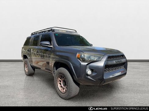 Used 2016 Toyota 4Runner SR5 AWD/4WD image 2