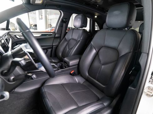 Certified 2020 Porsche Macan AWD/4WD image 5