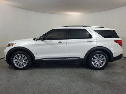 Used 2022 Ford Explorer Limited w/ Equipment Group 301A image 4