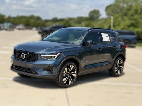 New 2026 Volvo XC40 B5 Plus w/ Climate Package AWD/4WD image 3