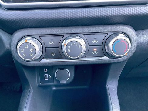 Used 2025 Nissan Kicks Play S image 29