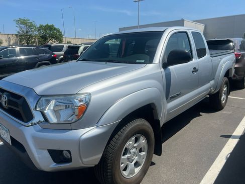 Used 2013 Toyota Tacoma 4x4 Access Cab V6 w/ SR5 Pkg image 3