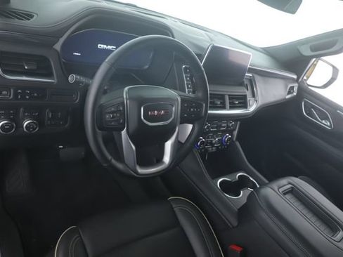 Used 2024 GMC Yukon SLT w/ SLT Premium Package AWD/4WD image 17