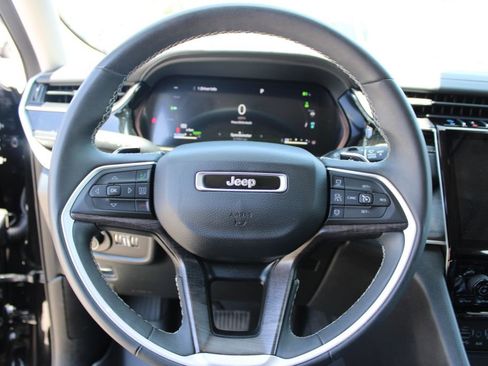 Used 2022 Jeep Grand Cherokee Limited 4xe w/ Luxury Tech Group II AWD/4WD image 30
