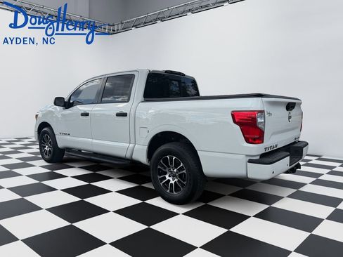 Used 2024 Nissan Titan SV AWD/4WD image 3