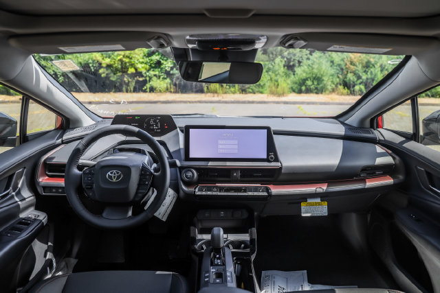 New 2026 Toyota Prius Plug-In Hybrid FWD image 11