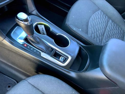 Used 2018 Chevrolet Equinox LT image 16