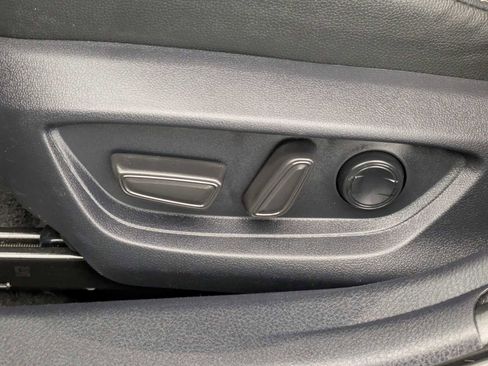 Used 2025 Toyota Camry SE image 18