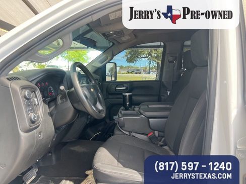 Used 2023 Chevrolet Silverado 2500 Custom w/ Custom Convenience Package image 8