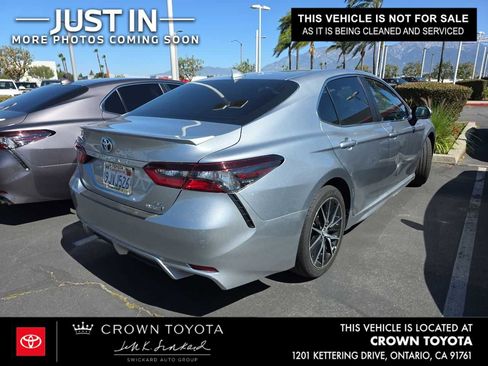 Used 2024 Toyota Camry SE w/ Audio Upgrade Package FWD image 2