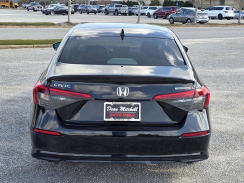 Used 2022 Honda Civic Touring image 3