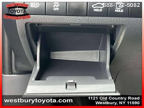 Used 2019 Toyota Camry SE FWD image 18