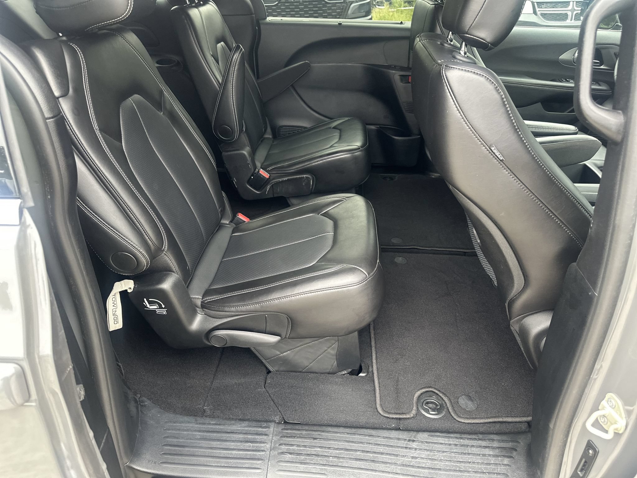 Used 2025 Chrysler Pacifica Select FWD image 15
