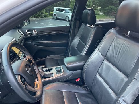 Used 2017 Jeep Grand Cherokee Limited image 33