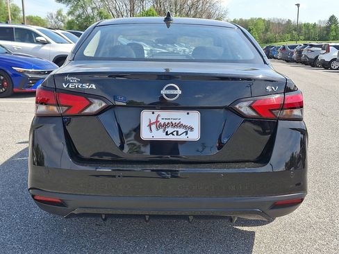 Used 2024 Nissan Versa SV FWD image 5