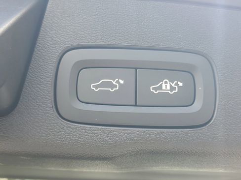 Certified 2025 Volvo XC60 B5 Core AWD/4WD image 10