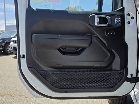 New 2025 Jeep Gladiator Sport image 13