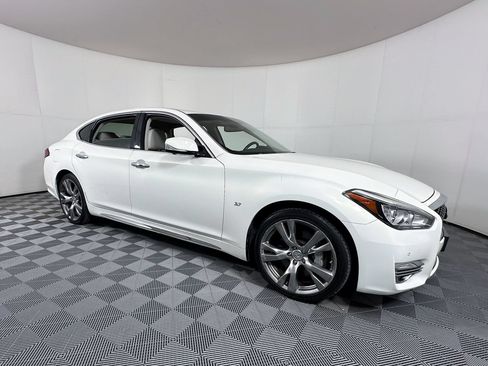 Used 2015 INFINITI Q70 L 3.7 w/ Deluxe Touring Package RWD image 1
