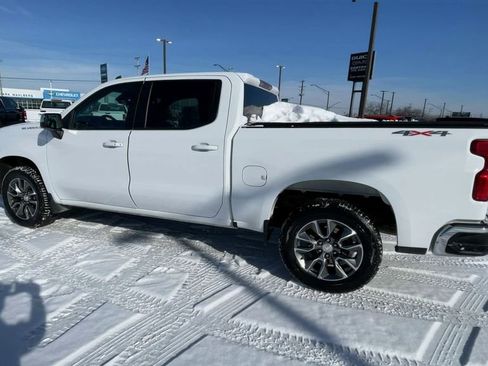 Used 2024 Chevrolet Silverado 1500 LT AWD/4WD image 7